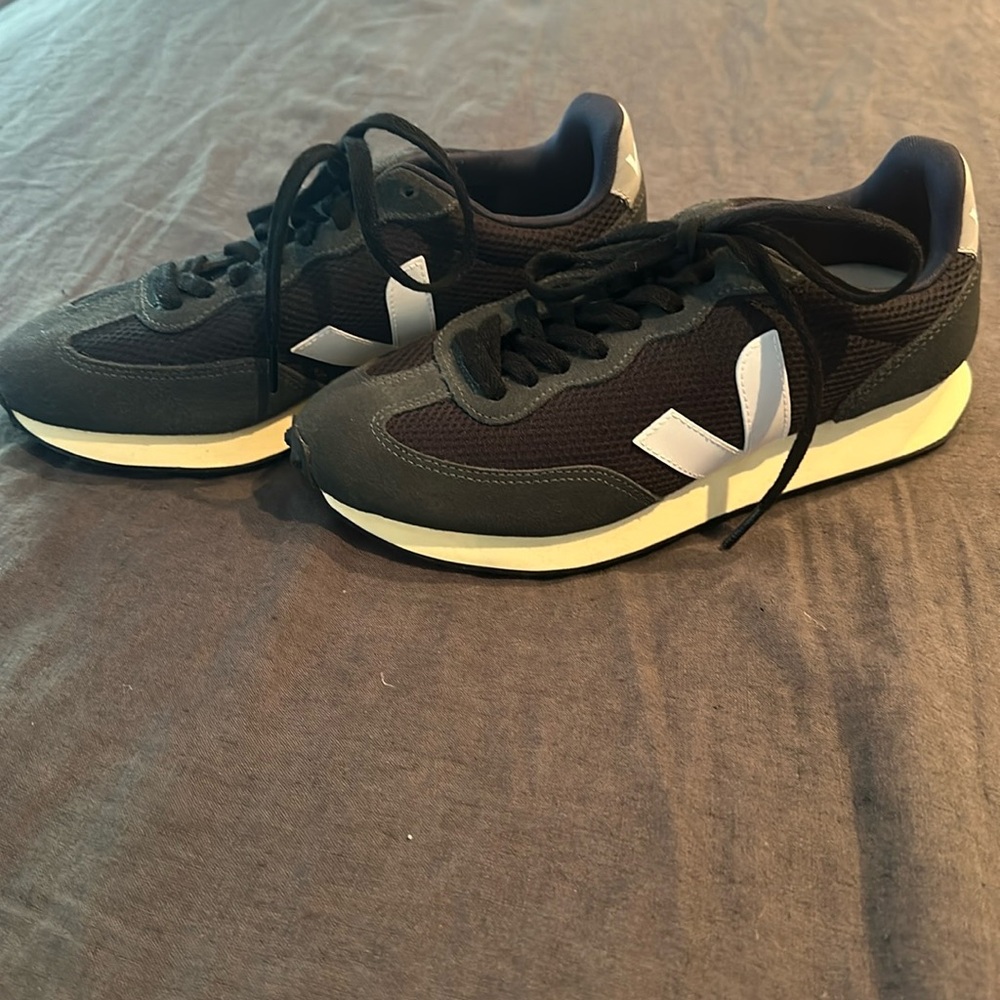 NWOT Veja Rio Branco Sneakers, size 8